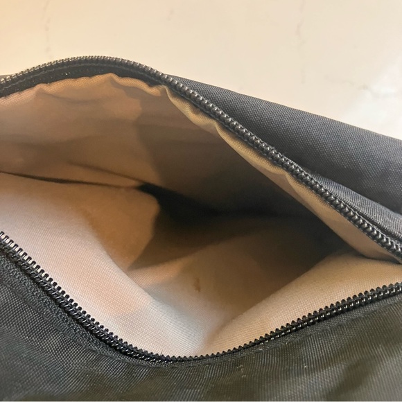 Baggallini Black Shoulder Messenger Bag Pockets Silver Nylon Travel Purse - Picture 13 of 16